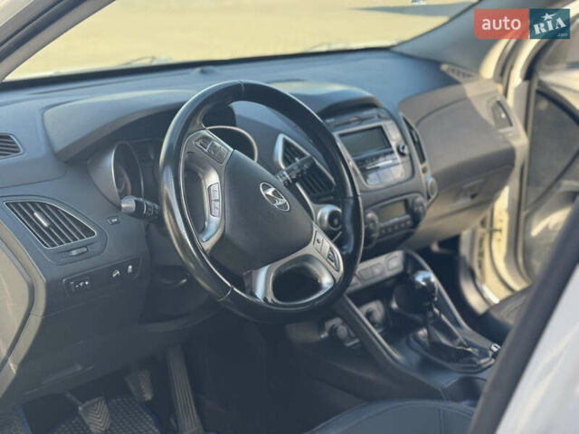 Білий Хендай іх35, об'ємом двигуна 1.69 л та пробігом 248 тис. км за 11450 $, фото 18 на Automoto.ua
