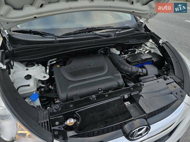 Белый Хендай их35, объемом двигателя 2 л и пробегом 211 тыс. км за 12999 $, фото 62 на Automoto.ua