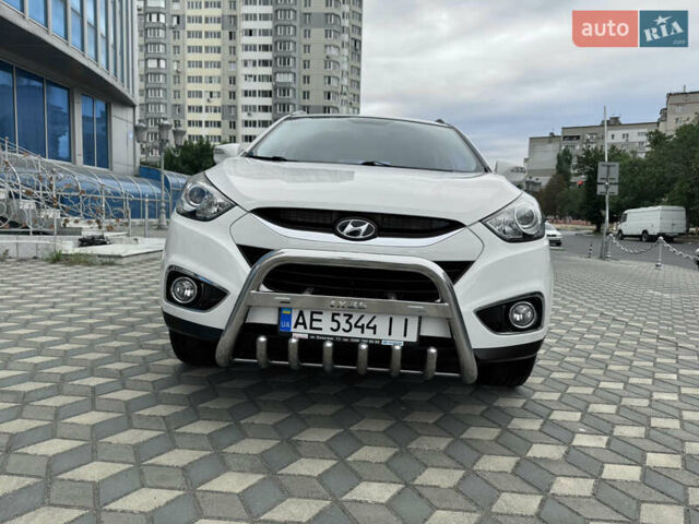Білий Хендай іх35, об'ємом двигуна 2 л та пробігом 101 тис. км за 14300 $, фото 2 на Automoto.ua