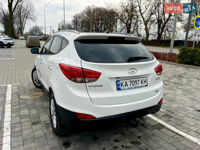 Белый Хендай их35, объемом двигателя 2 л и пробегом 168 тыс. км за 11800 $, фото 6 на Automoto.ua