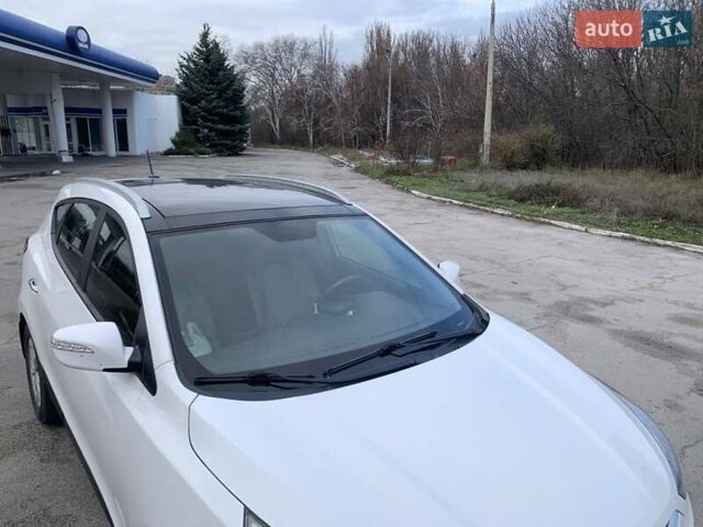 Белый Хендай их35, объемом двигателя 2 л и пробегом 143 тыс. км за 13700 $, фото 4 на Automoto.ua