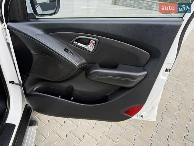 Білий Хендай іх35, об'ємом двигуна 2 л та пробігом 132 тис. км за 9999 $, фото 36 на Automoto.ua