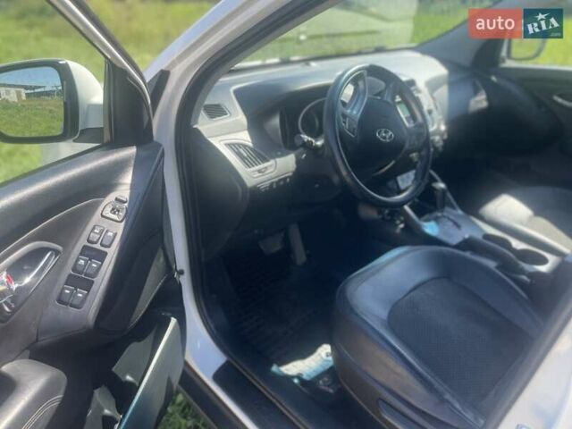 Белый Хендай их35, объемом двигателя 2 л и пробегом 170 тыс. км за 13700 $, фото 11 на Automoto.ua