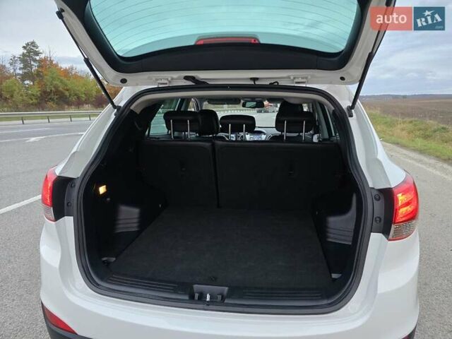 Белый Хендай их35, объемом двигателя 2 л и пробегом 211 тыс. км за 12999 $, фото 58 на Automoto.ua