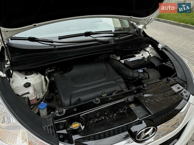 Белый Хендай их35, объемом двигателя 2 л и пробегом 178 тыс. км за 11900 $, фото 88 на Automoto.ua