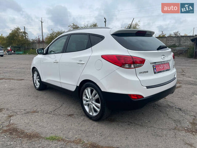 Белый Хендай их35, объемом двигателя 2 л и пробегом 240 тыс. км за 13400 $, фото 5 на Automoto.ua