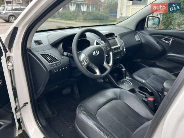 Белый Хендай их35, объемом двигателя 2 л и пробегом 172 тыс. км за 14900 $, фото 16 на Automoto.ua