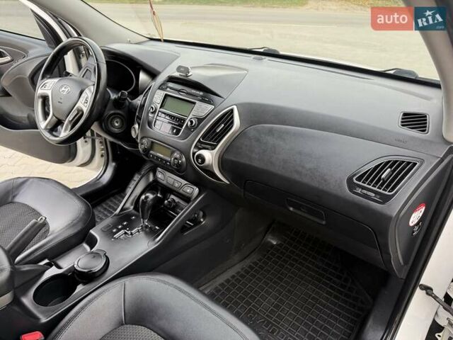 Білий Хендай іх35, об'ємом двигуна 2 л та пробігом 132 тис. км за 9999 $, фото 37 на Automoto.ua