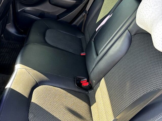 Белый Хендай их35, объемом двигателя 2 л и пробегом 99 тыс. км за 12500 $, фото 3 на Automoto.ua