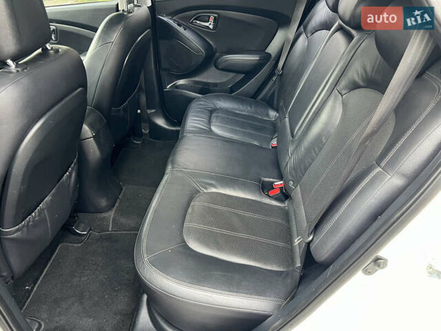 Белый Хендай их35, объемом двигателя 2 л и пробегом 172 тыс. км за 14900 $, фото 9 на Automoto.ua