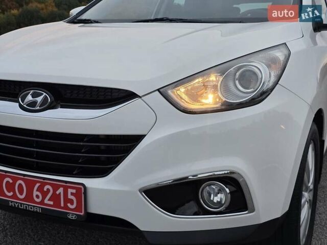 Белый Хендай их35, объемом двигателя 2 л и пробегом 211 тыс. км за 12999 $, фото 14 на Automoto.ua