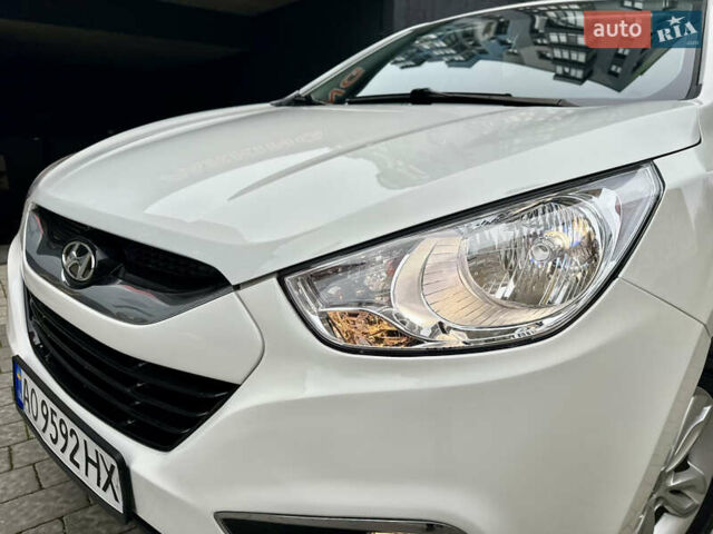 Белый Хендай их35, объемом двигателя 2 л и пробегом 178 тыс. км за 11900 $, фото 17 на Automoto.ua