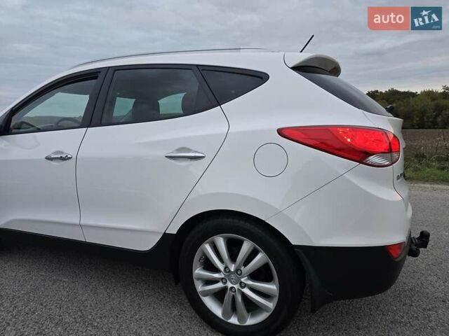 Белый Хендай их35, объемом двигателя 2 л и пробегом 211 тыс. км за 12999 $, фото 19 на Automoto.ua