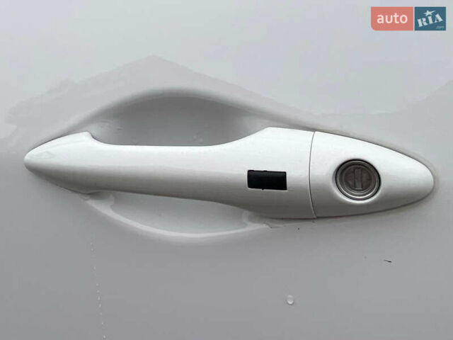 Белый Хендай их35, объемом двигателя 1.7 л и пробегом 204 тыс. км за 11500 $, фото 26 на Automoto.ua