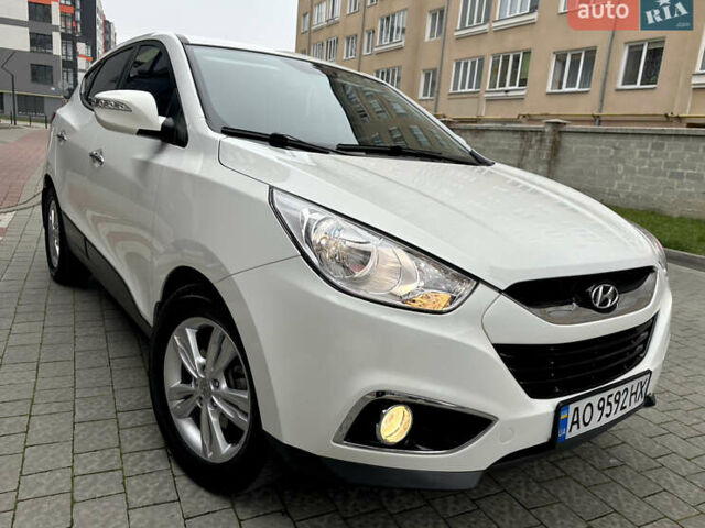 Белый Хендай их35, объемом двигателя 2 л и пробегом 178 тыс. км за 11900 $, фото 5 на Automoto.ua
