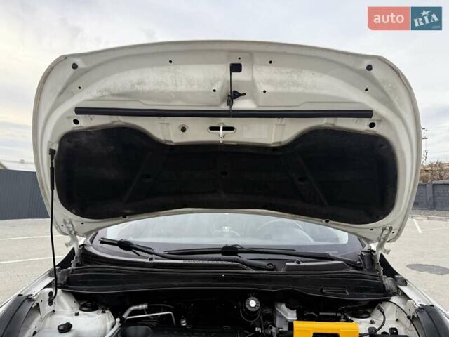 Білий Хендай іх35, об'ємом двигуна 2 л та пробігом 132 тис. км за 9999 $, фото 51 на Automoto.ua