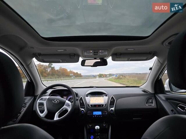 Белый Хендай их35, объемом двигателя 2 л и пробегом 211 тыс. км за 12999 $, фото 32 на Automoto.ua