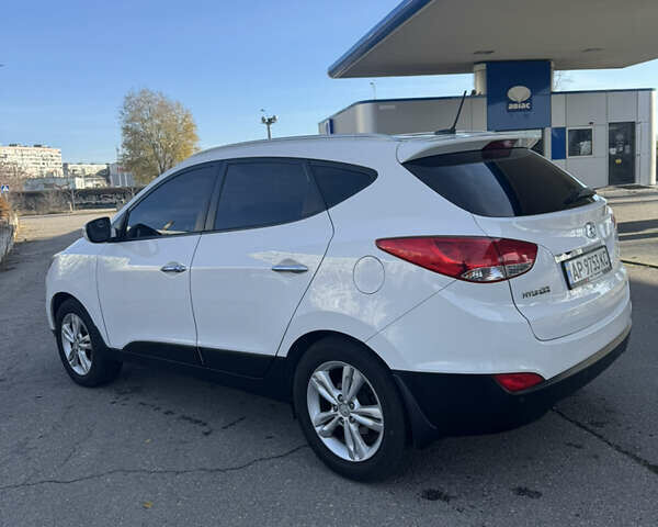 Белый Хендай их35, объемом двигателя 2 л и пробегом 157 тыс. км за 14000 $, фото 3 на Automoto.ua