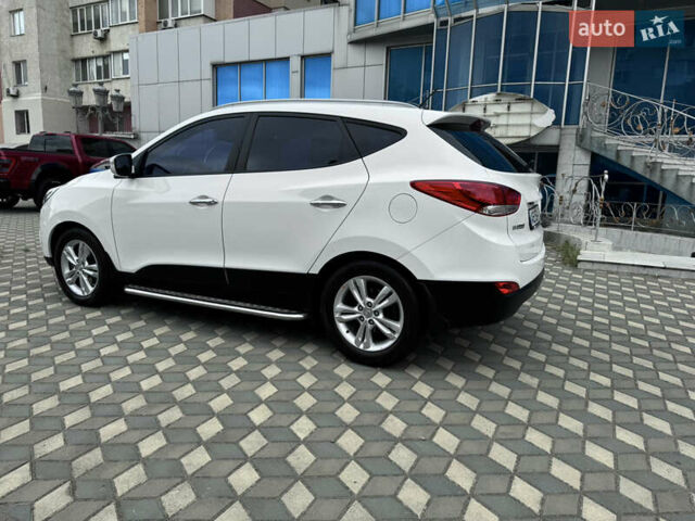 Білий Хендай іх35, об'ємом двигуна 2 л та пробігом 101 тис. км за 14300 $, фото 10 на Automoto.ua