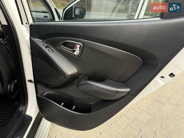 Білий Хендай іх35, об'ємом двигуна 2 л та пробігом 133 тис. км за 9600 $, фото 39 на Automoto.ua