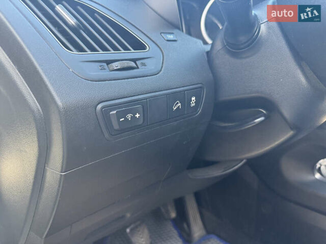 Білий Хендай іх35, об'ємом двигуна 1.69 л та пробігом 248 тис. км за 11450 $, фото 22 на Automoto.ua