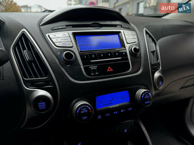 Белый Хендай их35, объемом двигателя 2 л и пробегом 178 тыс. км за 11900 $, фото 61 на Automoto.ua