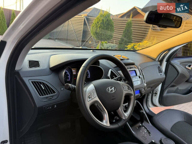 Білий Хендай іх35, об'ємом двигуна 2 л та пробігом 101 тис. км за 13800 $, фото 25 на Automoto.ua