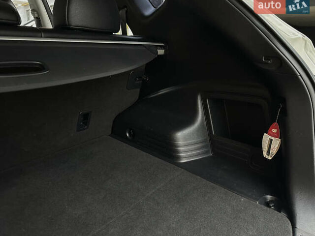 Белый Хендай их35, объемом двигателя 2 л и пробегом 178 тыс. км за 11900 $, фото 70 на Automoto.ua