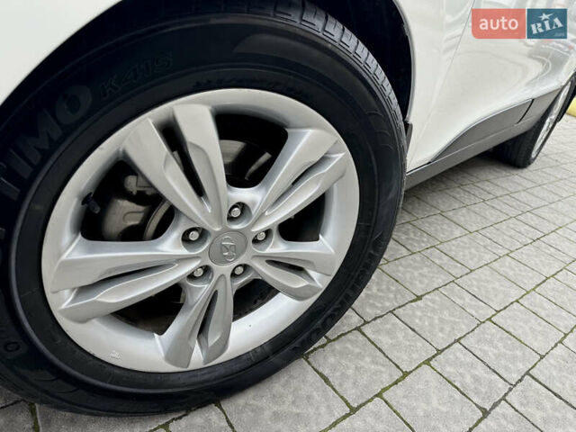 Белый Хендай их35, объемом двигателя 2 л и пробегом 178 тыс. км за 11900 $, фото 75 на Automoto.ua