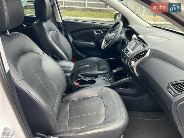 Белый Хендай их35, объемом двигателя 2 л и пробегом 172 тыс. км за 14900 $, фото 14 на Automoto.ua