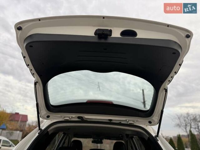 Білий Хендай іх35, об'ємом двигуна 2 л та пробігом 132 тис. км за 9999 $, фото 42 на Automoto.ua