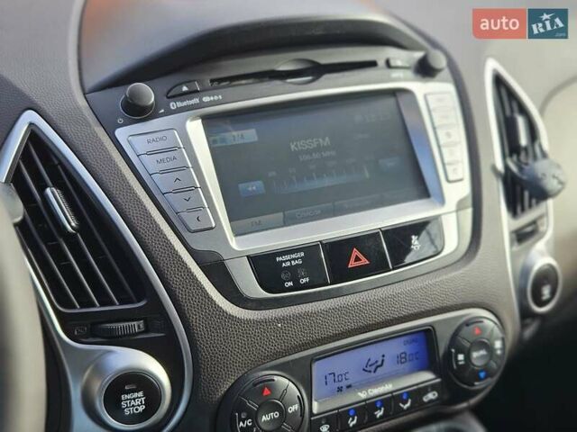 Белый Хендай их35, объемом двигателя 2 л и пробегом 137 тыс. км за 12600 $, фото 15 на Automoto.ua