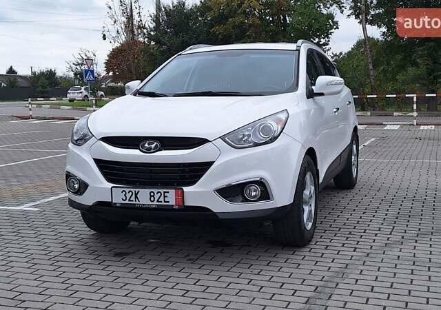 Белый Хендай их35, объемом двигателя 1.7 л и пробегом 212 тыс. км за 11400 $, фото 66 на Automoto.ua