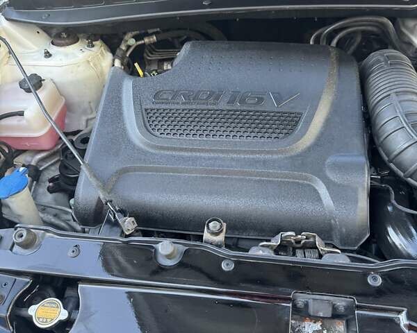 Белый Хендай их35, объемом двигателя 2 л и пробегом 178 тыс. км за 12800 $, фото 12 на Automoto.ua