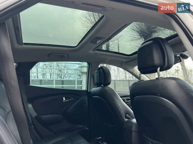 Белый Хендай их35, объемом двигателя 2 л и пробегом 172 тыс. км за 14900 $, фото 20 на Automoto.ua