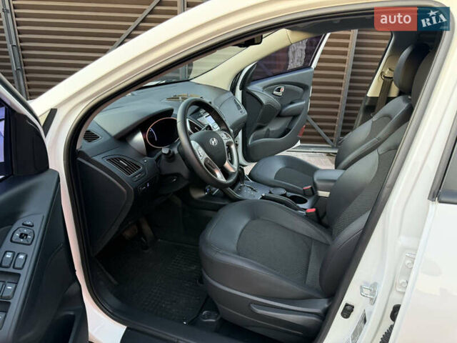Білий Хендай іх35, об'ємом двигуна 2 л та пробігом 101 тис. км за 13800 $, фото 49 на Automoto.ua