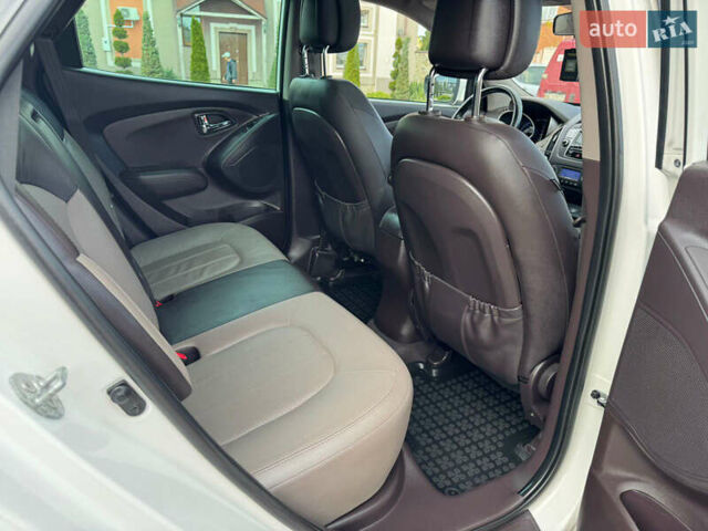 Білий Хендай іх35, об'ємом двигуна 2 л та пробігом 169 тис. км за 13800 $, фото 19 на Automoto.ua