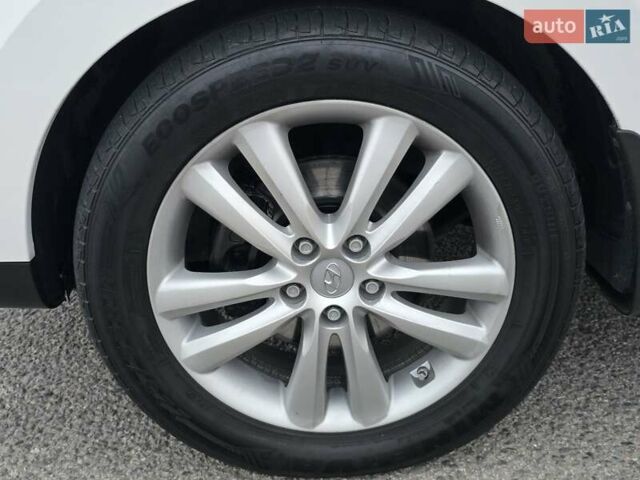 Белый Хендай их35, объемом двигателя 2 л и пробегом 211 тыс. км за 12999 $, фото 25 на Automoto.ua