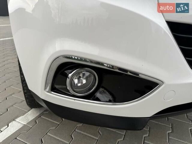 Білий Хендай іх35, об'ємом двигуна 2 л та пробігом 132 тис. км за 9999 $, фото 17 на Automoto.ua