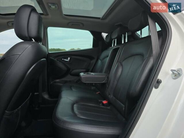 Белый Хендай их35, объемом двигателя 2 л и пробегом 211 тыс. км за 12999 $, фото 50 на Automoto.ua