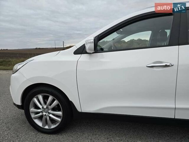 Белый Хендай их35, объемом двигателя 2 л и пробегом 211 тыс. км за 12999 $, фото 20 на Automoto.ua