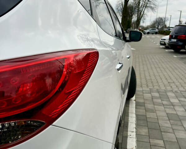 Белый Хендай их35, объемом двигателя 2 л и пробегом 168 тыс. км за 11800 $, фото 11 на Automoto.ua