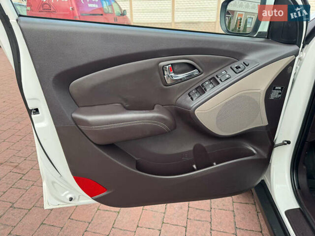 Білий Хендай іх35, об'ємом двигуна 2 л та пробігом 169 тис. км за 13800 $, фото 25 на Automoto.ua