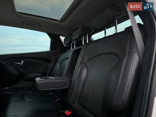 Белый Хендай их35, объемом двигателя 2 л и пробегом 211 тыс. км за 12999 $, фото 51 на Automoto.ua