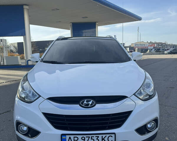 Белый Хендай их35, объемом двигателя 2 л и пробегом 157 тыс. км за 14000 $, фото 5 на Automoto.ua