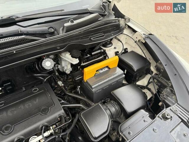 Білий Хендай іх35, об'ємом двигуна 2 л та пробігом 132 тис. км за 9999 $, фото 52 на Automoto.ua