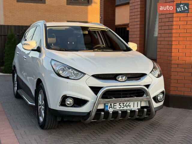 Білий Хендай іх35, об'ємом двигуна 2 л та пробігом 101 тис. км за 13800 $, фото 4 на Automoto.ua
