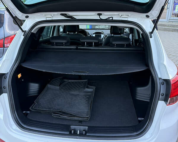 Белый Хендай их35, объемом двигателя 2 л и пробегом 204 тыс. км за 13950 $, фото 47 на Automoto.ua