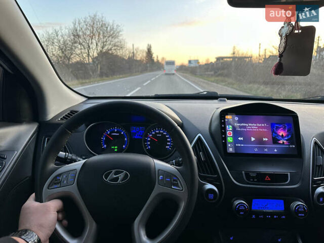 Белый Хендай их35, объемом двигателя 2 л и пробегом 178 тыс. км за 11900 $, фото 23 на Automoto.ua