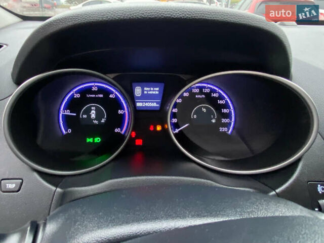 Белый Хендай их35, объемом двигателя 1.7 л и пробегом 204 тыс. км за 11500 $, фото 12 на Automoto.ua